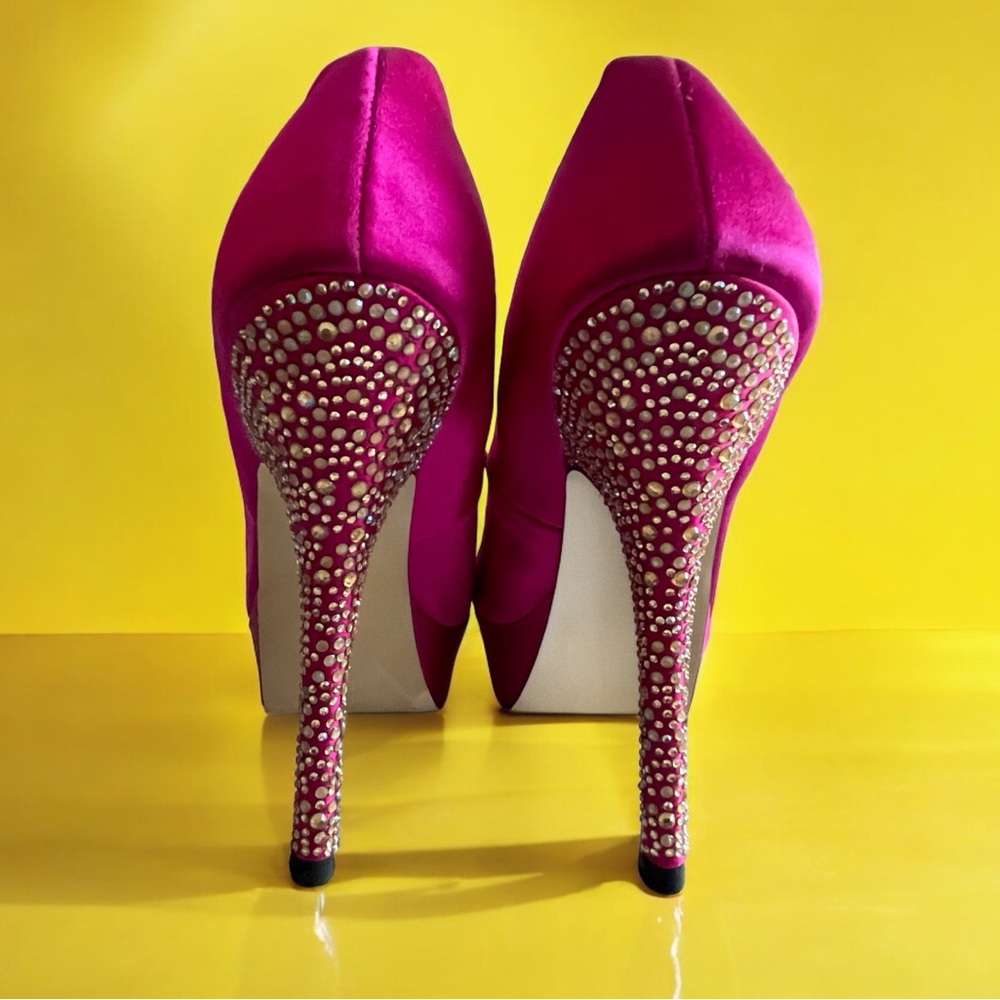 STEVE MADDEN, Vibrant Lady in Purple💜